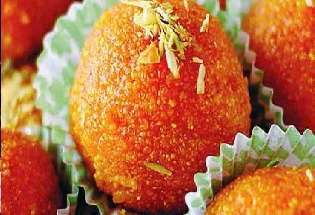 Ganesh Chaturthi Special Motichoor Laddoo Recipe: गणपती बाप्पाला नैवेद्यासाठी घरीच मोतीचूर लाडू तयार करा रेसिपी जाणून घ्या