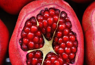 हे लाल फळ करेल Cholesterol- BP या आजरांवर मात, दररोज फक्त 50 ग्रॅम खा