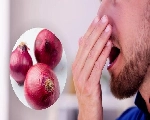 कांदा खाल्ल्यानंतर येतो तोंडाचा वास, अवलंबवा हे दहा 10 उपाय
