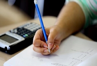 CBSE Board Exam 2024:मॅथ फोबियाला सामोरे जाण्यासाठी या टिप्स अवलंबवा