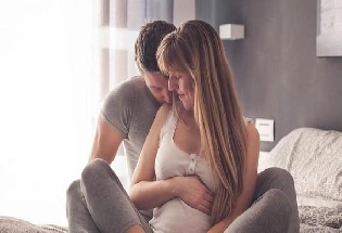 Vastu Tips for Pregnant Women : गर्भवती महिलेची खोली कशी असावी? या गोष्टी चुकूनही ठेवू नका