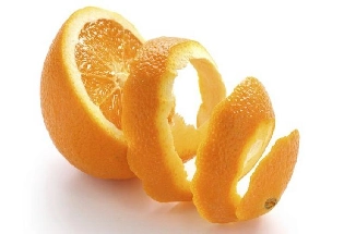 त्वचा उजळ होण्यासाठी संत्रीच्या सालीचे 5 फायदे