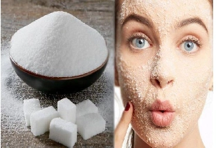 Sugar scrub : चेहऱ्याची सुंदरता वाढवण्यासाठी साखरेच्या स्क्रबचा उपयोग करा