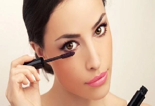 Perfect Eyeliner या टिप्स आणि ट्रिक्सच्या मदतीने परफेक्ट आयलायनर लावा