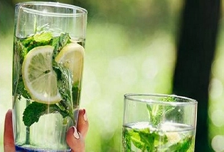 Cucumber Mint Detox Drink काकडी-पुदीना ड्रिंक, विषाक्त पदार्थ शरीराच्या बाहेर काढण्यास मदत होईल
