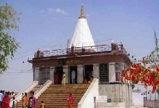 Maihar Devi Temple: हे मंदिर आहे चमत्कारिक, पूजेच्या अगोदरच फुले वाहलेली असतात